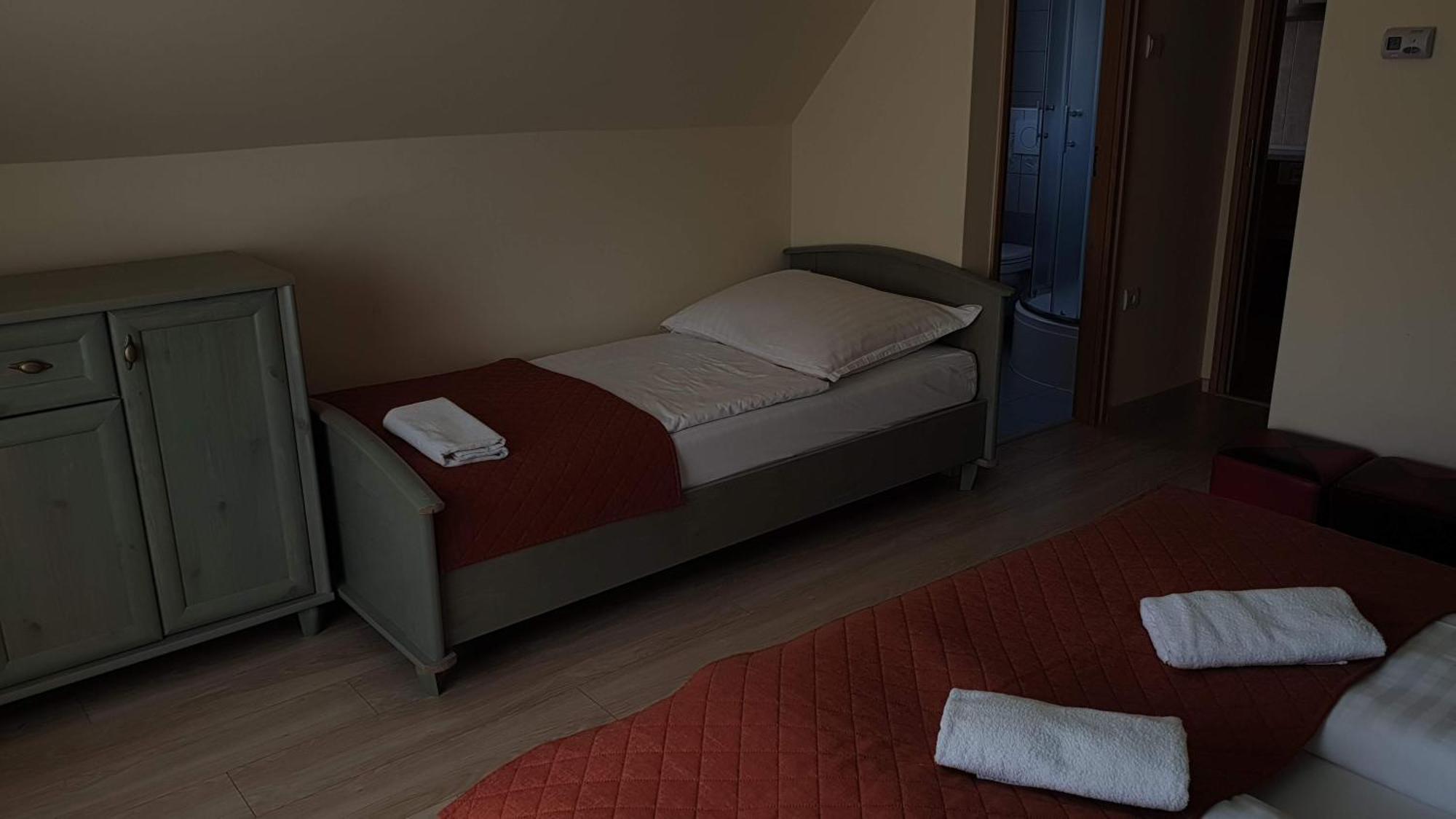 Keller Apartmanok Hajdúszoboszló Rum bild